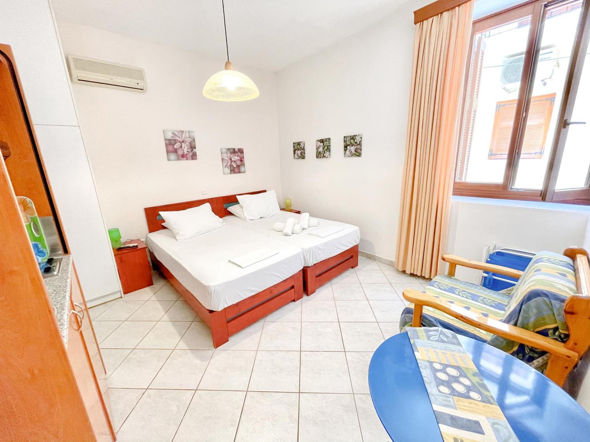 Xenios Zeus Rooms Koróni Kültér fotó