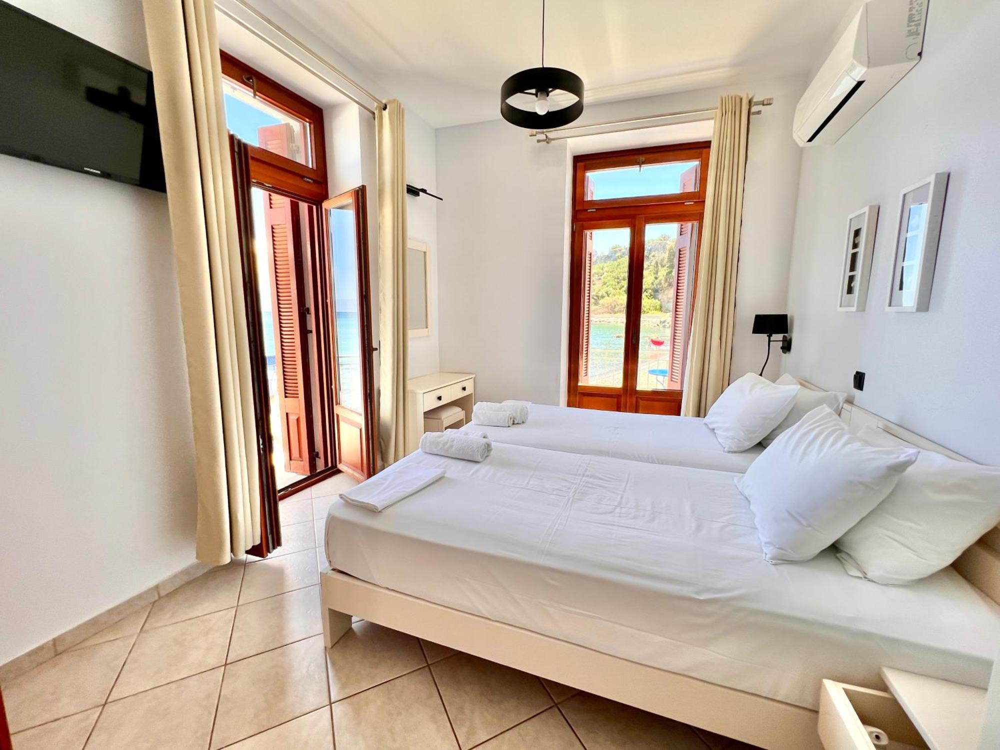 Xenios Zeus Rooms Koróni Kültér fotó